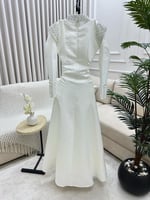 فستان انيق مزين بتطريز فاخر