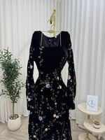 فستان اسود بتطريز مميز