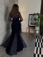 فستان سهرة كحلي من المخمل