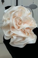 فستان متناقض الالوان بكتف واحد