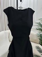 فستان اسود ميدي مناسب للعيد