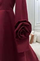 فستان ميدي ناعم بورود على الاكمام