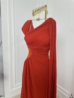 فستان بليسيه مميز باللون الاورنج