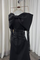 فستان سهرة ناعم عاري الكتف