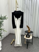 فستان انيق متناقض الالوان مزين بلؤلؤ