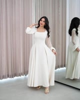 فستان سكري ناعم بأكمام مطرزة