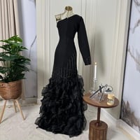 فستان مميز بكتف واحد