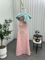 فستان سهرة انيق متناقض اللون