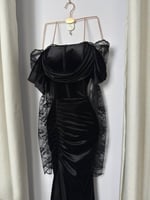 فستان سهرة مخمل بلمسات دانتيل