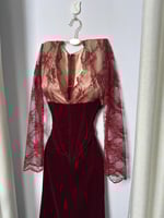 فستان سهرة عودي من المخمل