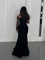 فستان اسود ناعم بلسات من الدانتيل