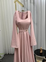 فستان وردي طويل ناعم مزين بلؤلؤ