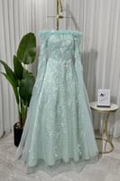 فستان سهرة تيفاني بلمسات من الريش