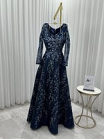 فستان سهرة انيق بتطريز فاخر