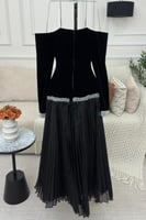 فستان اسود بتصميم جذاب