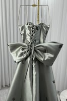 فستان سهرة انيق مزين بتطريز