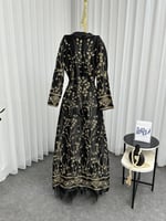 جلابية انيقة بتطريز باللون الذهبي