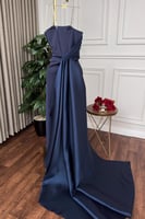 فستان ناعم بطيات رقيقة