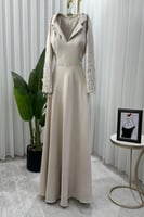 فستان بيج بتطريز انيق على الاكمام