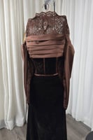 فستان سهرة انيق بلمسات دانتيل