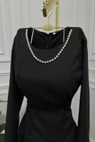 فستان اسود ميدي مزين بلؤلؤ