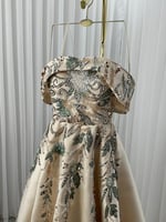 فستان سهرة بتطريز راقي