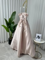 فستان وردي سهرة مميز بشك يدوي