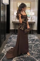 فستان بني مميز بفيونكة في الامام