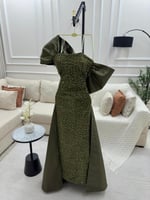 فستان سهرة انيق باللون الزيتي