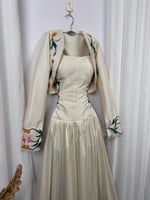 فستان بيج انيق بتطريز كمبيوتر