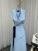 فستان سماوي ناعم بنمط لف