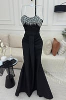 فستان اسود بنمط كورسيه مميز بكريستالات