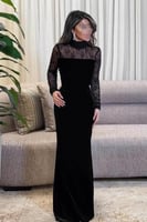 فستان ناعم بلمسات انيقة من الدانتيل