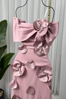 فستان زيتوني مزين بتطريز ورود