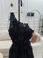 فستان اسود انيق بكتف واحد