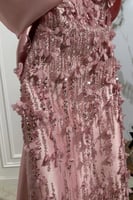 فستان وردي انيق بتطريز فاخر