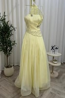 فستان سهرة ليموني مزين بكريستال