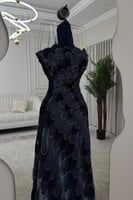 فستان سهرة فاخر بتفاصيل انيقة