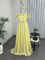 فستان ليموني مزين بتطريز رقيق