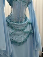 فستان سهرة سماوي