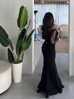 فستان اسود ناعم بلسات من الدانتيل