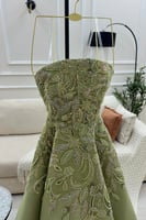 فستان سهرة بتطريز فاخر