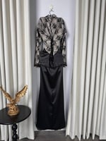 فستان سهرة انيق بياقة عالية