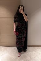 فستان سهرة مميز مزين بورود