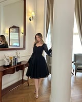 فستان اسود ميدي من الدانتيل