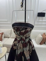 فستان سهرة طويل بتطريز مميز