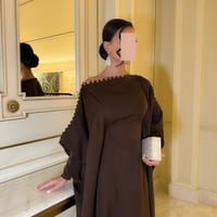 جلابية فضفاضة مزينة بأزرار