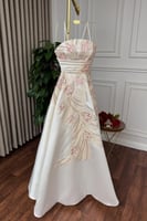 فستان بيج بتطريز مميز