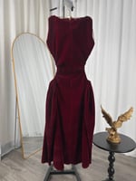 فستان عودي مزين بكريستالات