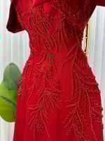 فستان سهرة احمر عاري الكتف